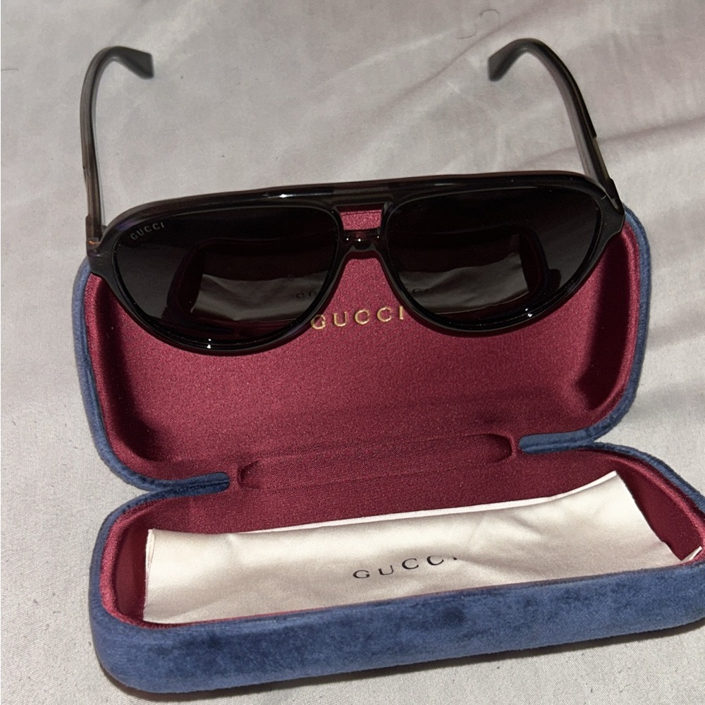 Gucci Black Bag with Elegant Design